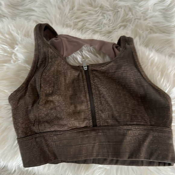 Brown sports bra and leggings - Picture 3 of 4